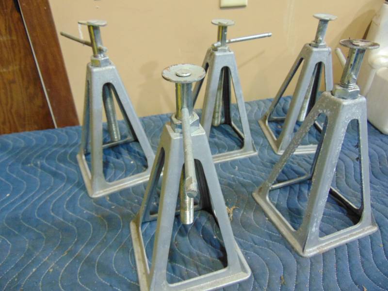 lot 125 image: (5) Adjustable Jack Stands