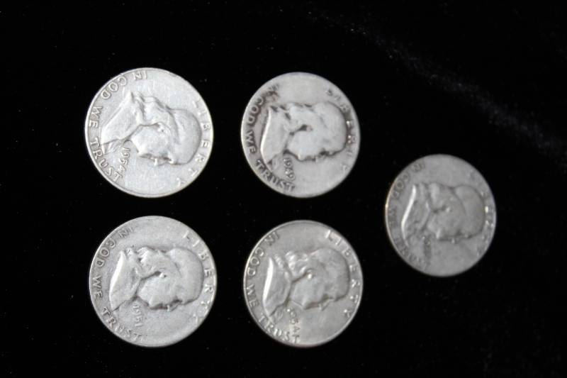 lot 263 image: Lot of (5) 1948 - 1963 Franklin Half Dollars