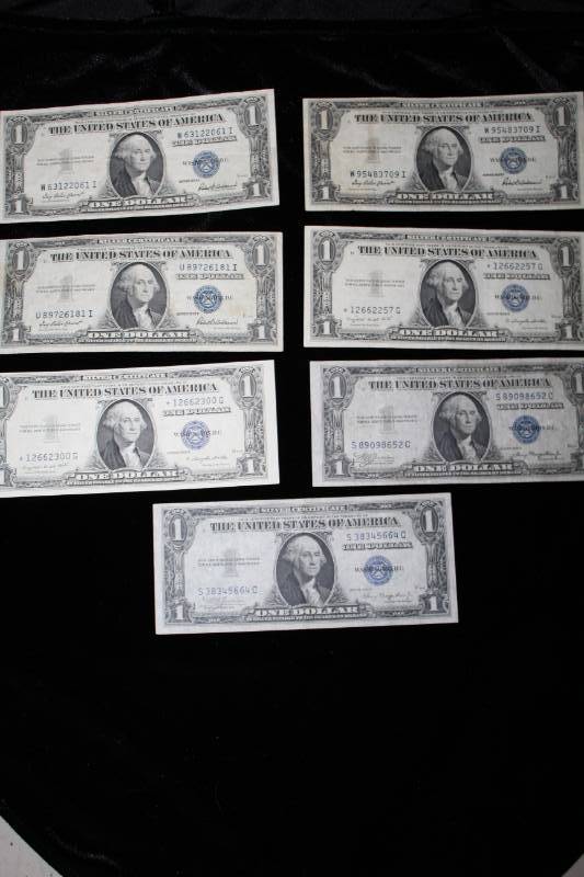 lot 207 image: Lot of (6) 1935  One Dollar Silver Certificate Bills