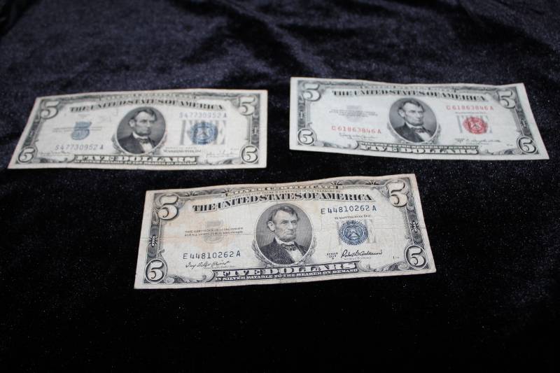 lot 204 image: Lot of (3) $5 Dollar On Demand Bills