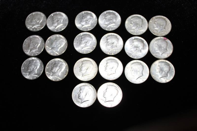 lot 248 image: lot of (20) 1968 and 1969 Kennedy Half Dollar