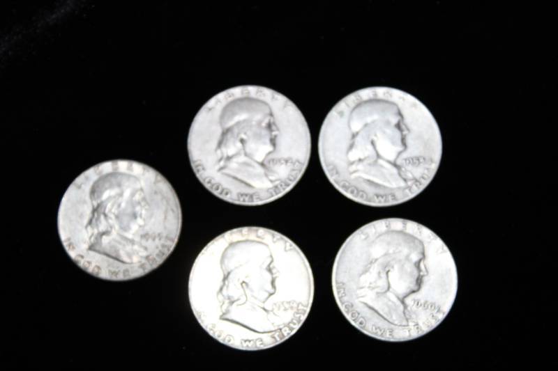 lot 260 image: Lot of (5) 1948 - 1963 Franklin Half Dollars