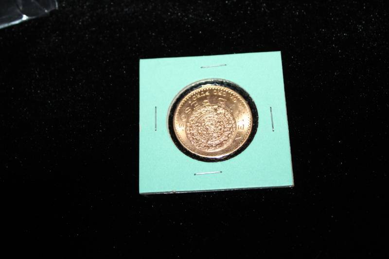 lot 259 image: 1959 $20 Gold Pesos Coin