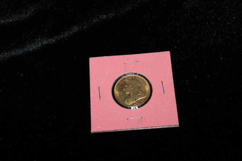 lot 189 image: 1896  Gold Sovereign Victoria Vailed Head Coin