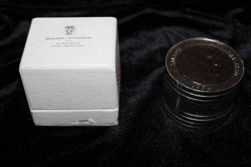 lot 186 image: lot of (10) 1974 Uncirculated 20 Balboa Coins In Mint Box