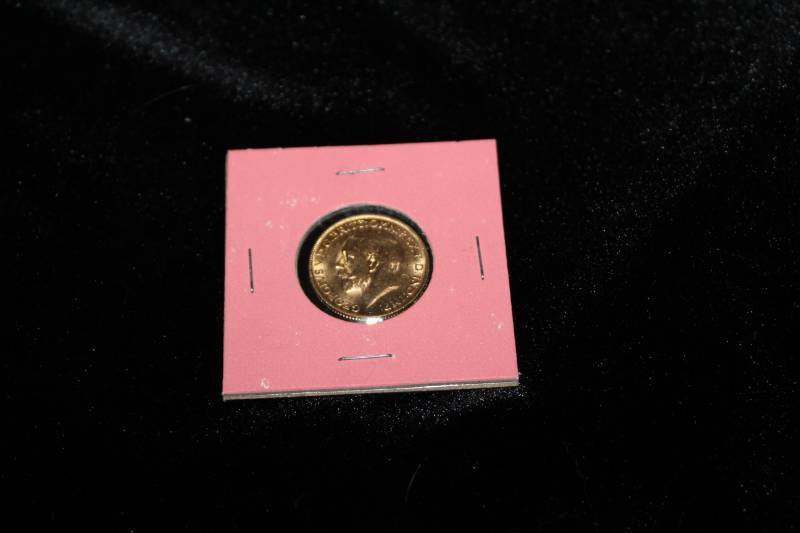 lot 199 image: 1927  Gold Sovereign King George V-M Coin