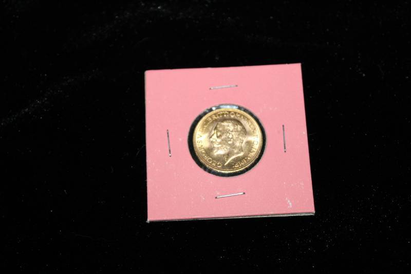 lot 200 image: 1931  Gold Sovereign King George V-M Coin