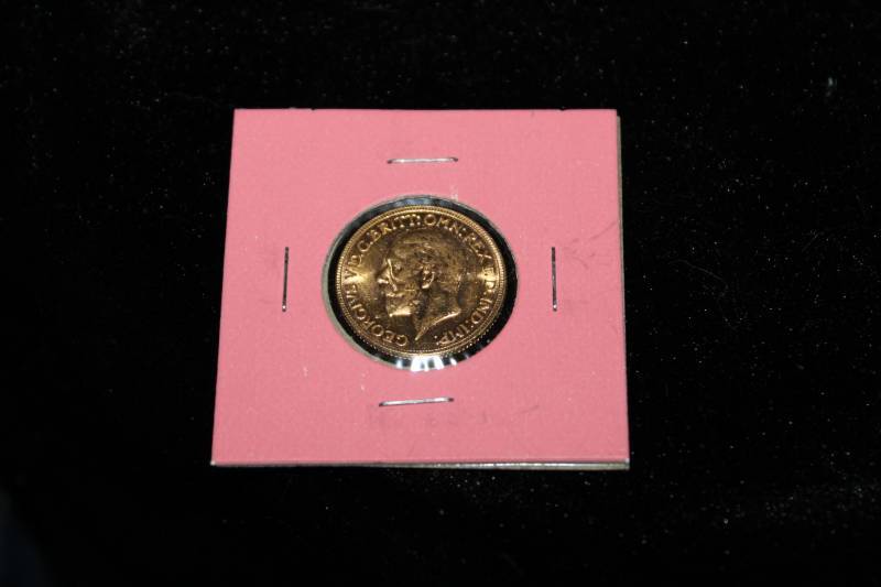 lot 211 image: 1931  Gold Sovereign King George V-M Coin