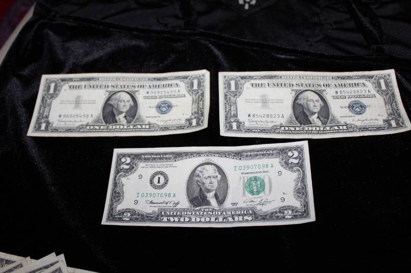 lot 214 image: Lot of (3) US Paper Bills
