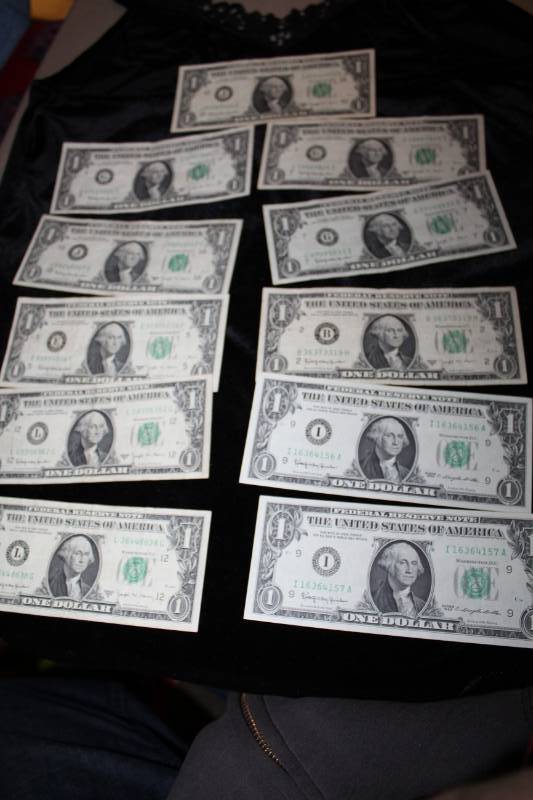 lot 213 image: Lot of (11) 1963 Dollar Bills