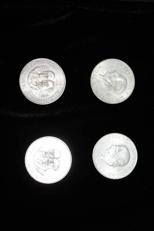 lot 290 image: Lot of (4)1955-1960 Ten Pesos Silver Coins