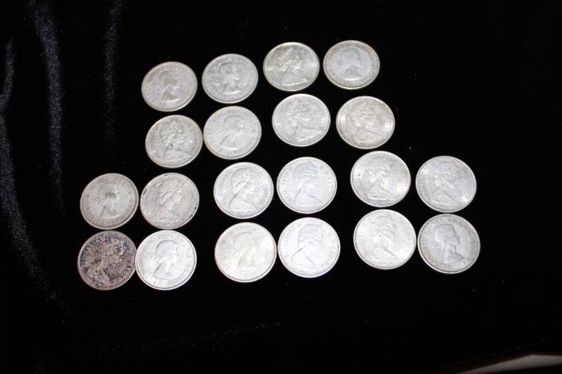 lot 281 image: Lot of (20) 1953 - 1966 Canadian Quarters
