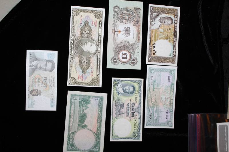 lot 295 image: Lot of (7) paper bills All ungraded but crisp, No Fold Marks