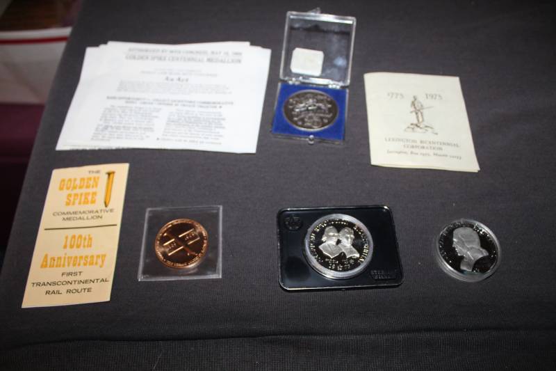 lot 315 image: Lot of (5) Commerative Coins
