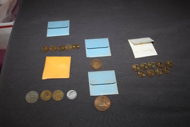 lot 320 image: Lot of (16) 1950s Era Mexican Centavos