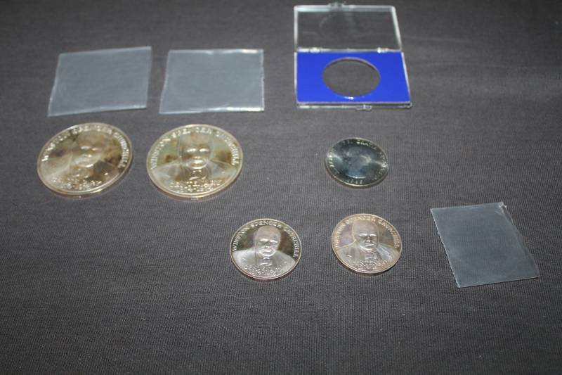lot 329 image: Lot of (5) Winston Churchill Commerative Coins