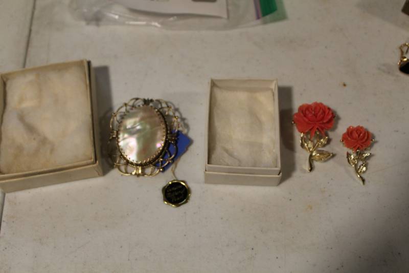 lot 389 image: Lot Of (3) Broches