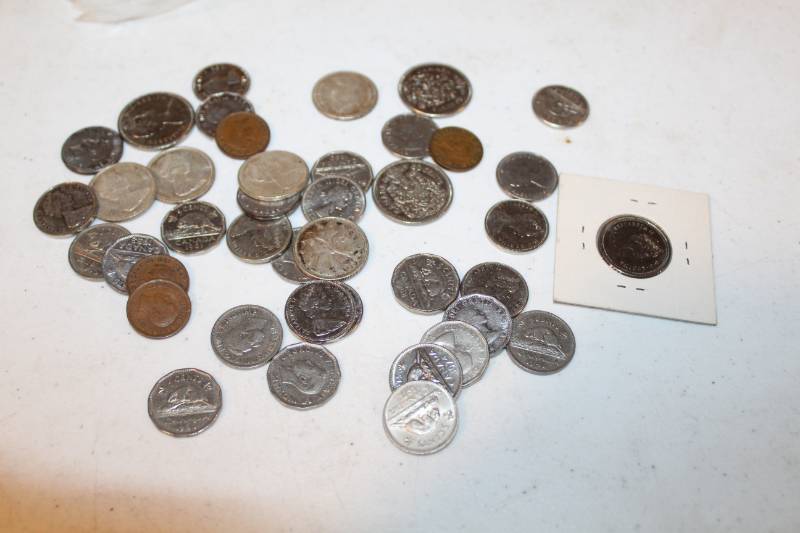 lot 342 image: Face Value of $4.00 Canadian Coins