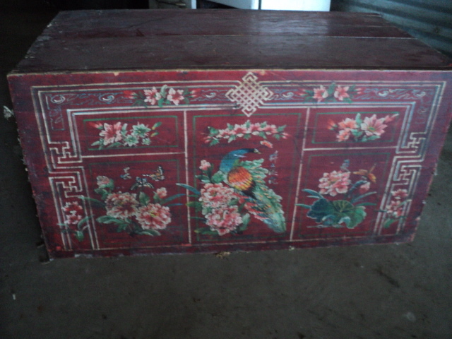 wood box - painted front - 38x20x19...