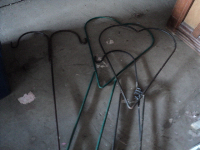 4 garden shepherds hooks and heart...