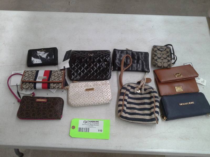 lot 110 image: Womens PurseClutch Lot