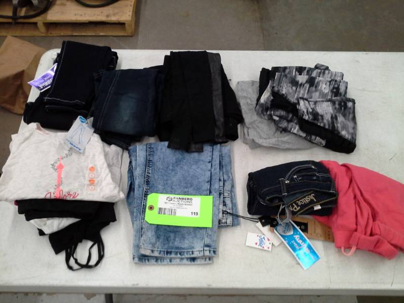 lot 119 image: Womens Clothing Lot