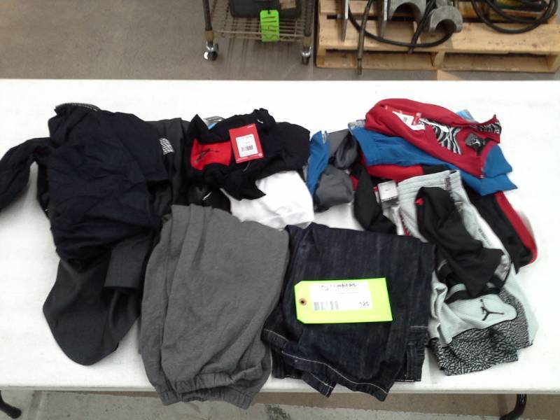 lot 120 image: MensBoys Clothing Lot