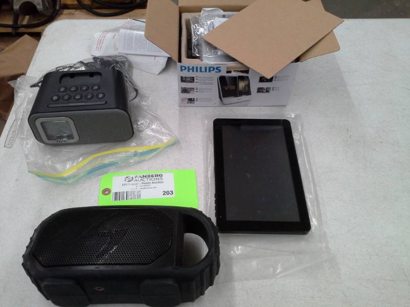 lot 203 image: Electronics Lot