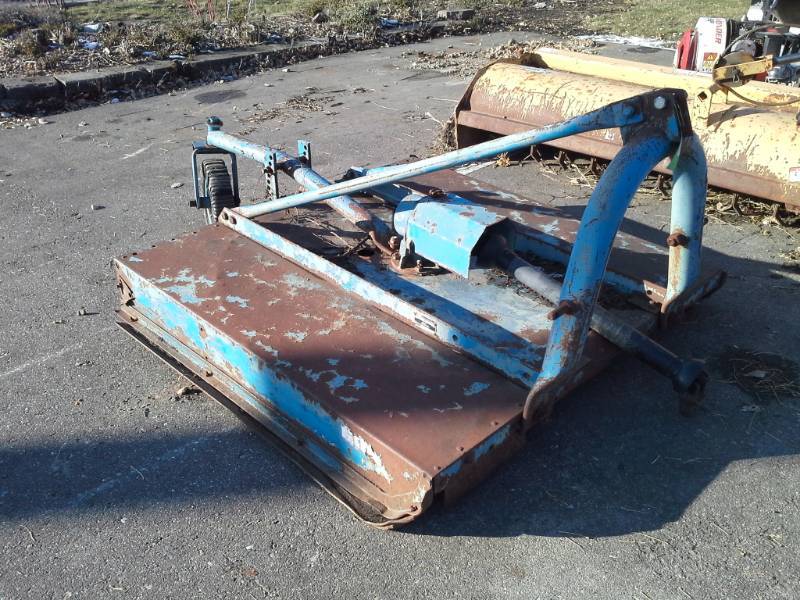lot 220 image: Ford Three-Point Mower Deck