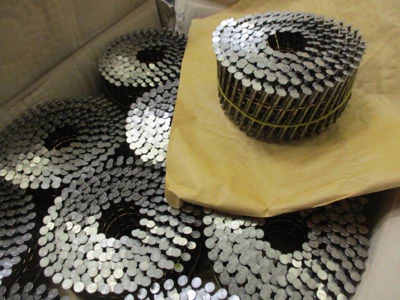 lot 19 image: 15 degree wire coil screw shank brite nails