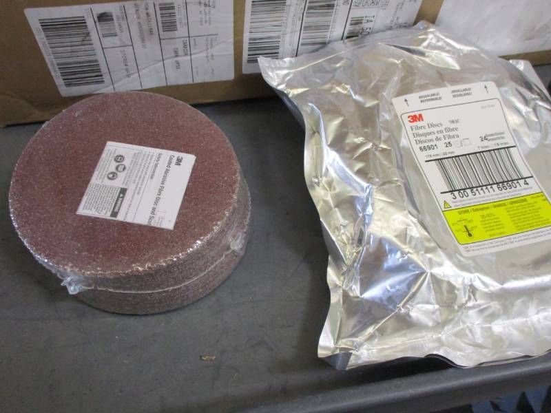 lot 71 image: 3M 983C 7 Fibre Discs
