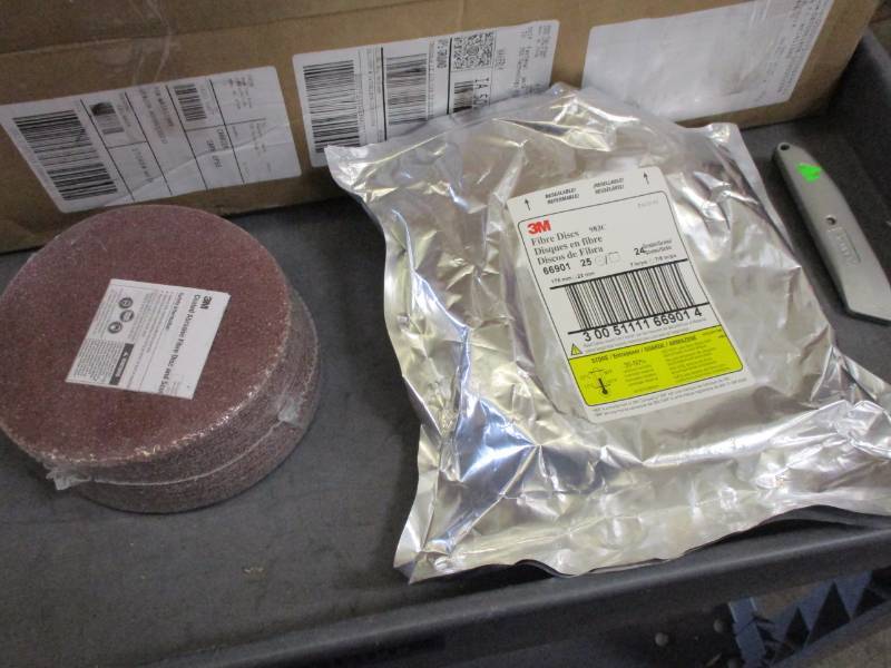 lot 73 image: 3M 983C 7 Fibre Discs