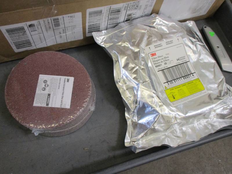 lot 74 image: 3M 983C 7 Fibre Discs