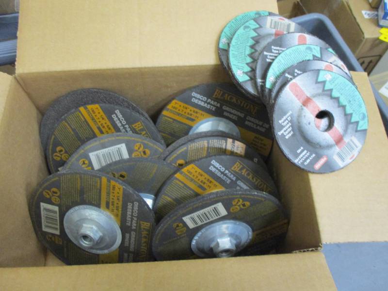 lot 82 image: Mixed grinding wheels