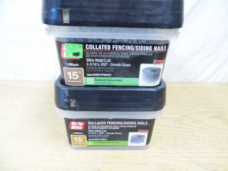 lot 18 image: 2 Boxes Grip Tite Collated Fencing Nails