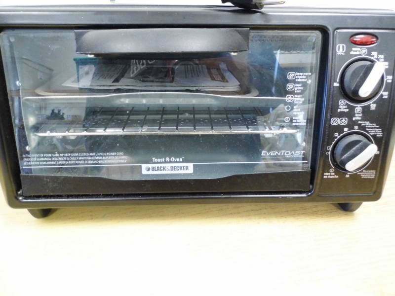 lot 44 image: Black & Decker Evertoast Toaster