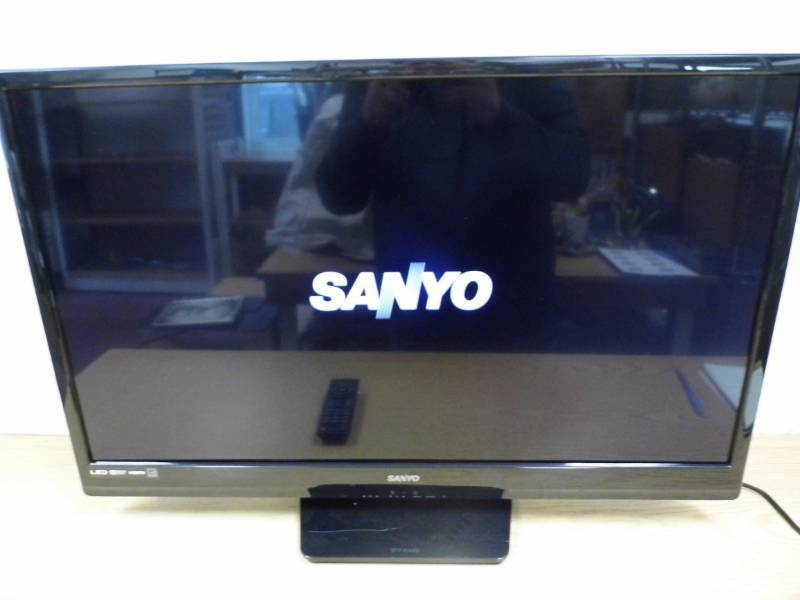 lot 62 image: Sanyo TV w Remote