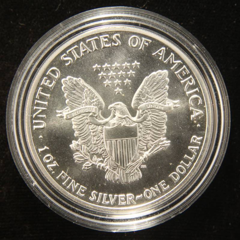 1989 AMERICAN SILVER EAGLE 1 TROY OZ. .999 FINE SILVER DOLLAR