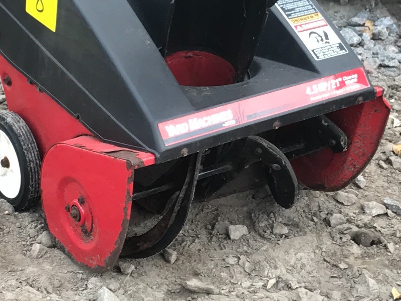 lot 9 image: Yard Machines Snow Blower