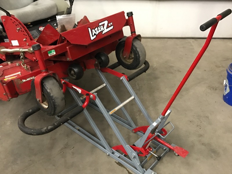 lot 5A image: Pro-Lift Portable Lawn Mower ATV Jack