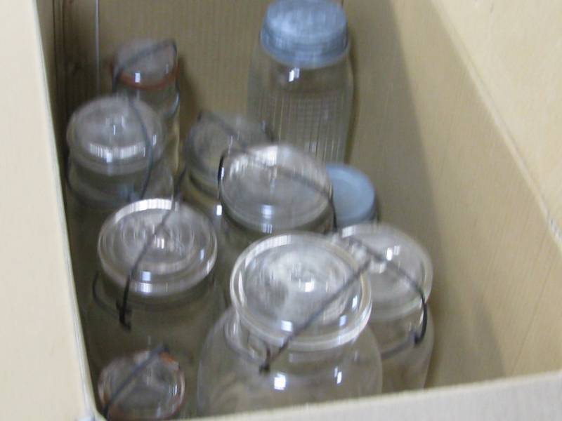 lot 2 image: Vintage Canning Jars