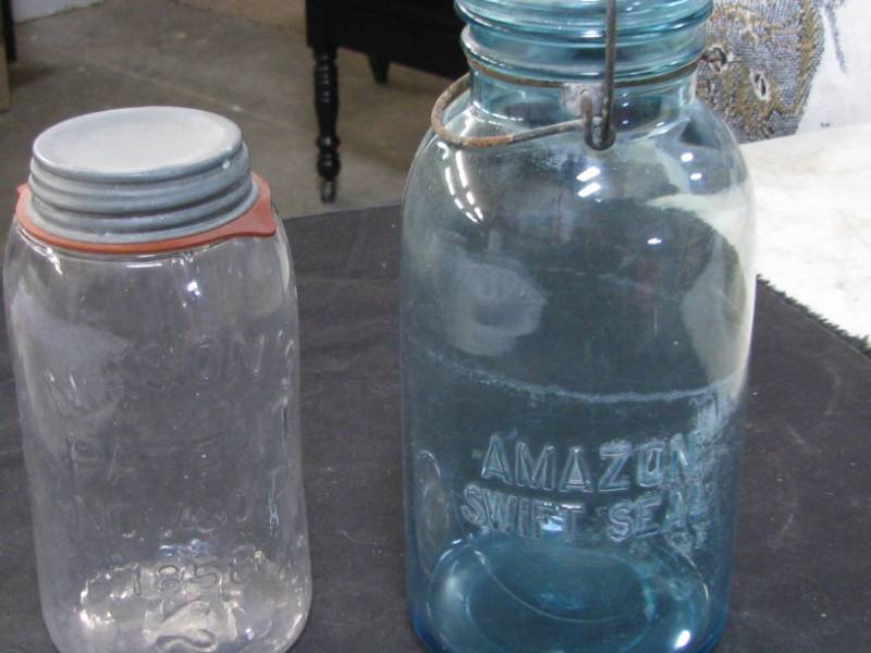 lot 3 image: Vintage Canning Jars