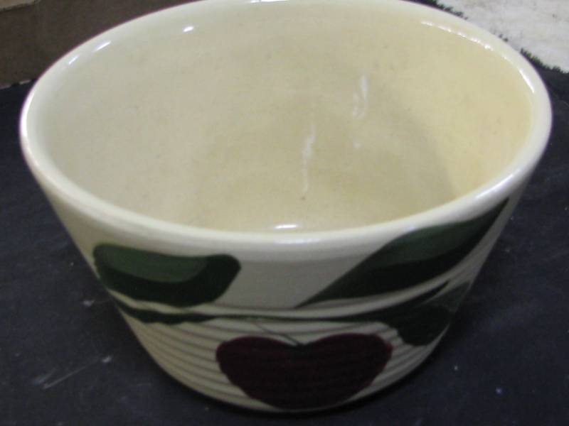 lot 12 image: Watt Oven Ware Bowl