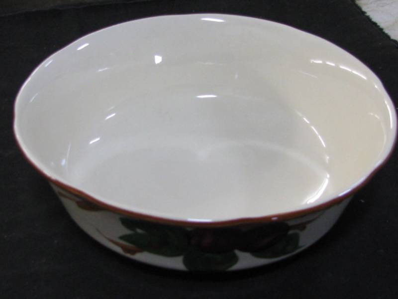 lot 14 image: Franciscan Apple Bowl
