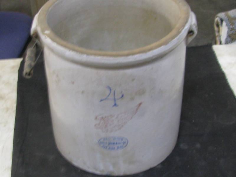 lot 20 image: Red Wing 4gl Crock