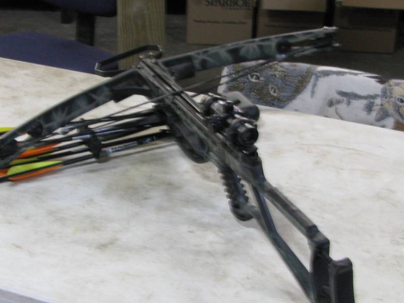 lot 33 image: Barrett Cross Bow
