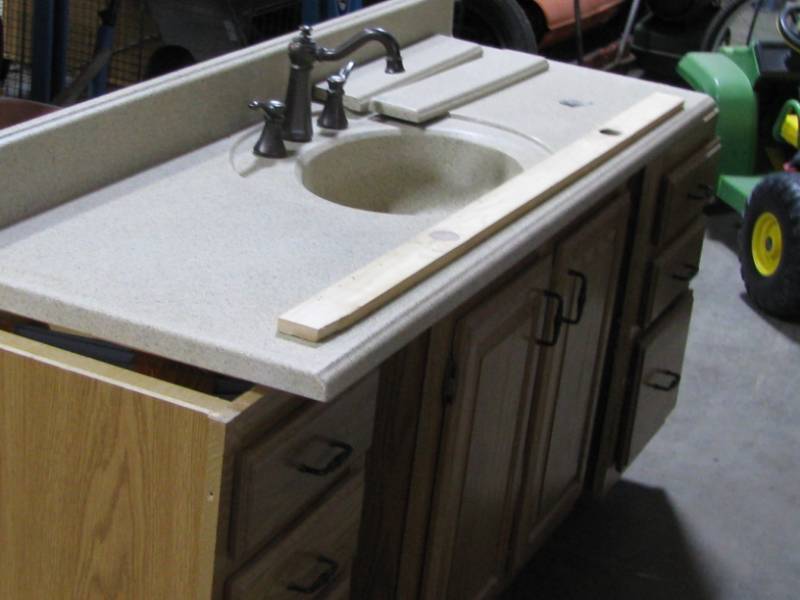 lot 43 image: Bathroom Vanity