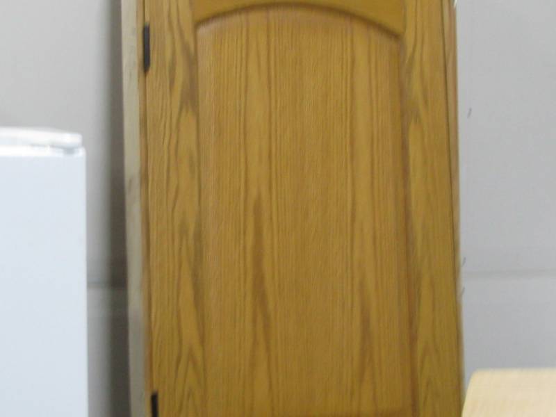lot 50 image: Oak Door