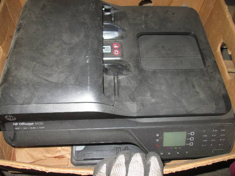 HP officejet 4260 powers on...
