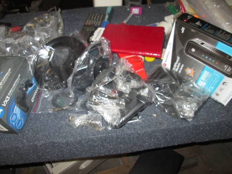 lot of 2 portable speaker with car ...